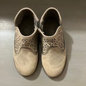 Tan Oshkosh size 9 toddler boots